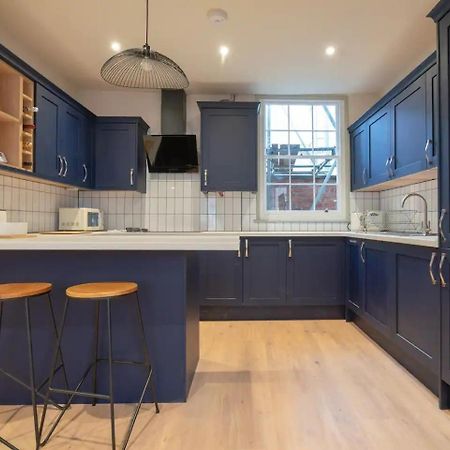 Villa Pass The Keys Stylish Grade II Listed House Cheltenham Exterior foto